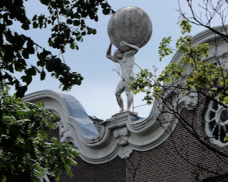 Herakles die het hemelgewelf draagt